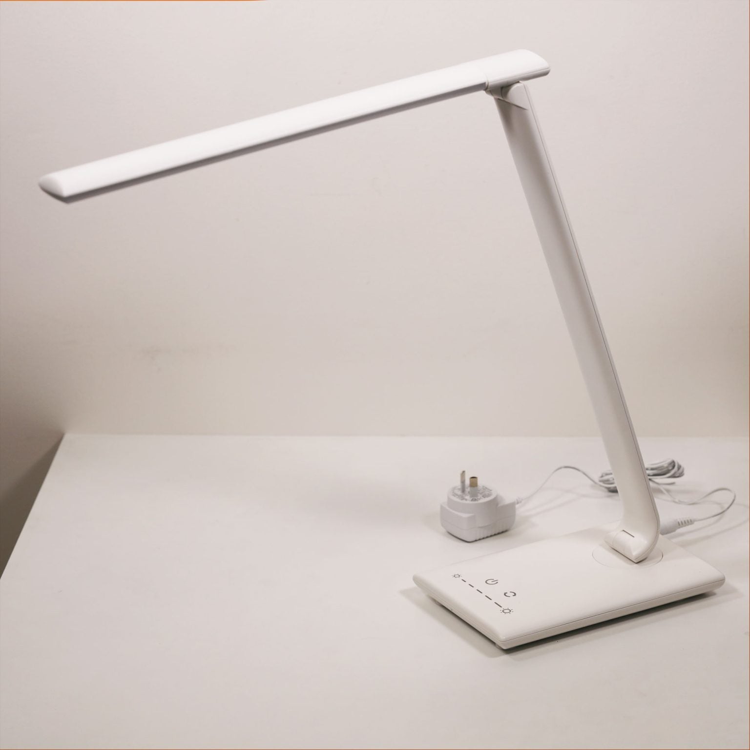 LUKE Touch Dimming LED Lamp with USB Port