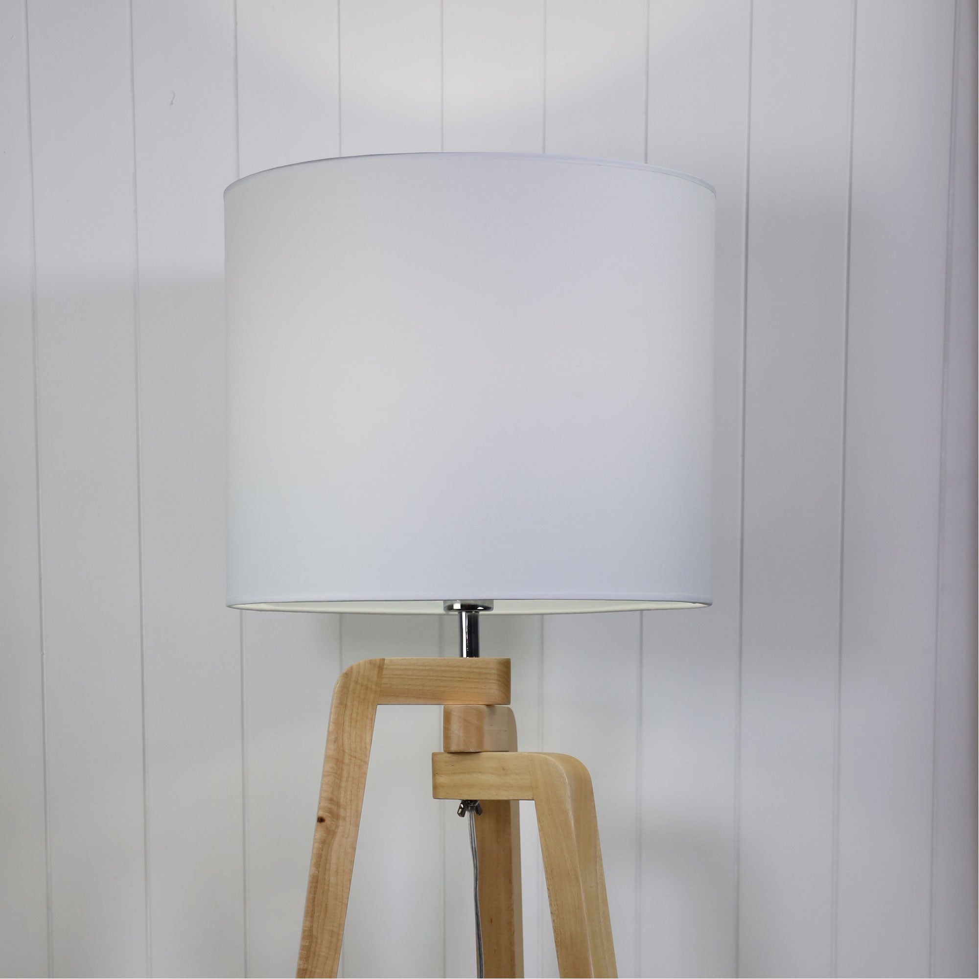 LUND Floor Lamp lifestyle shade closeup