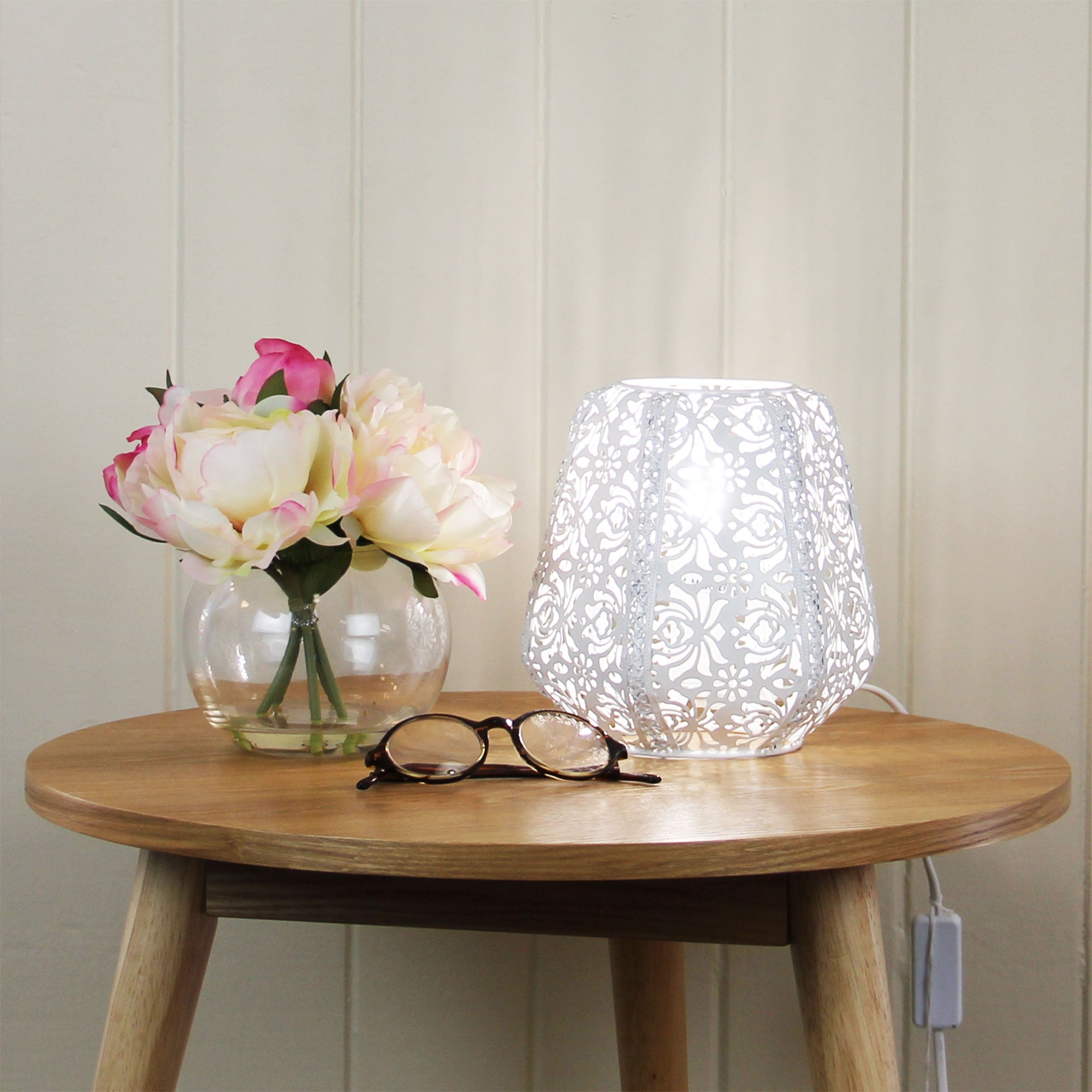 LACE Table Lamp, Metal Base (White)